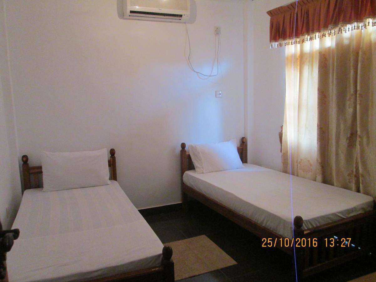 Hotel Blue Whale Jaffna Exterior foto