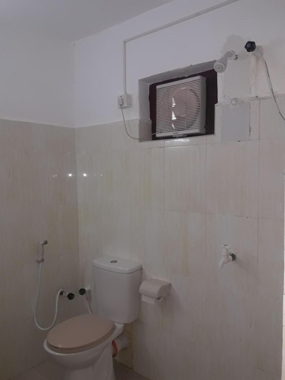 Hotel Blue Whale Jaffna Exterior foto