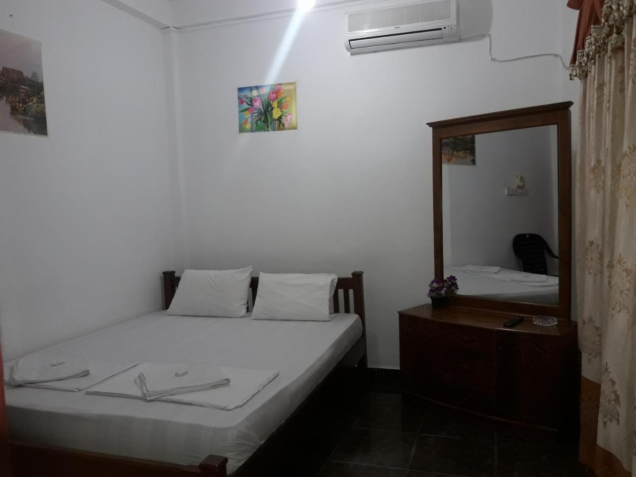 Hotel Blue Whale Jaffna Exterior foto